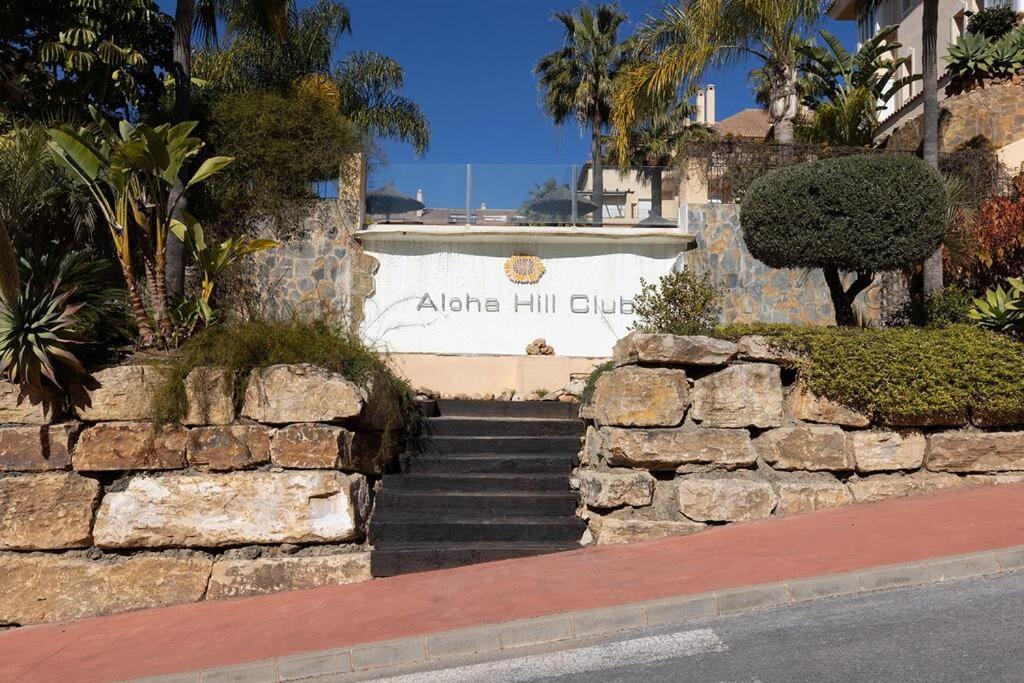 Stunning 2 Bedroom In Aloha Hill Club Apartment